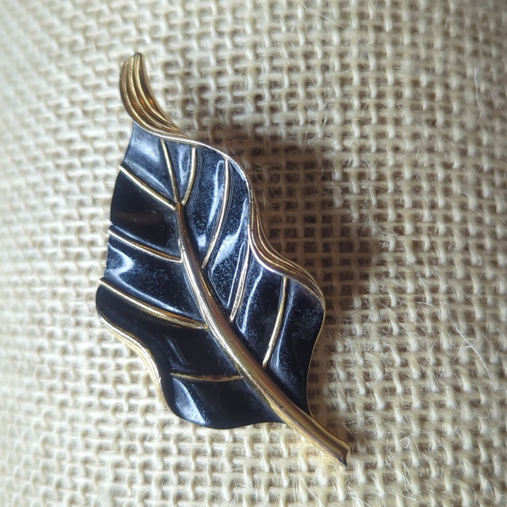 Vintage Crown Trifari Black Enamel Leaf Brooch 1960s